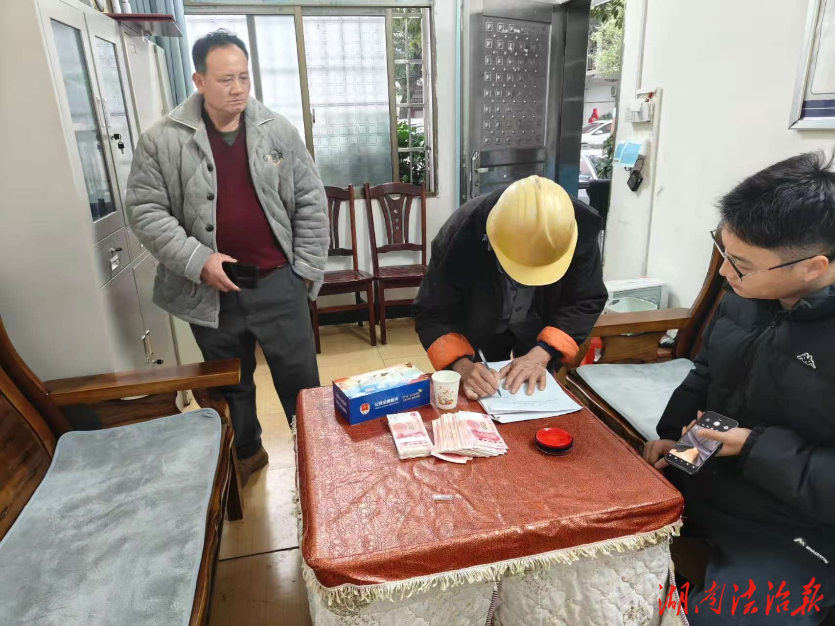 祁陽市司法局梅溪司法所：農(nóng)民工“血汗錢”被拖欠三年 司法所助力當日追回