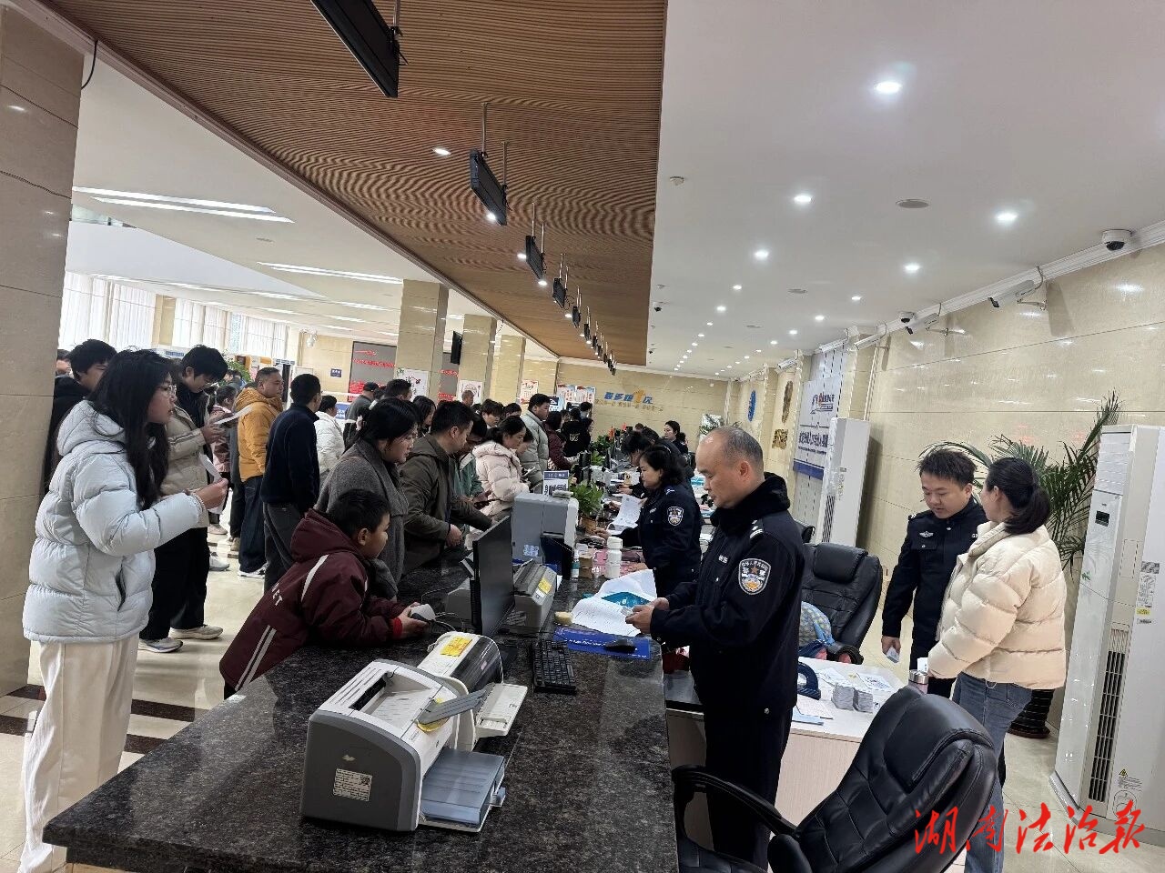 節(jié)后辦證迎“高峰”——永定公安窗口服務(wù)“滿格上線”，跑出便民“加速度”！