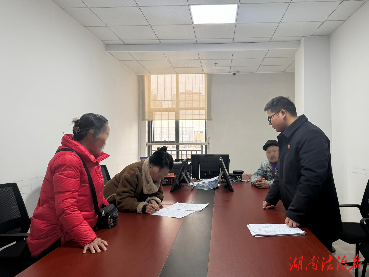 法俗共融丨鳳凰法院：巧調(diào)離婚糾紛 法情相融護(hù)民生