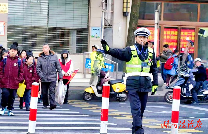 多措并舉織密“護(hù)學(xué)網(wǎng)”：常德公安交管部門全力護(hù)航開學(xué)季