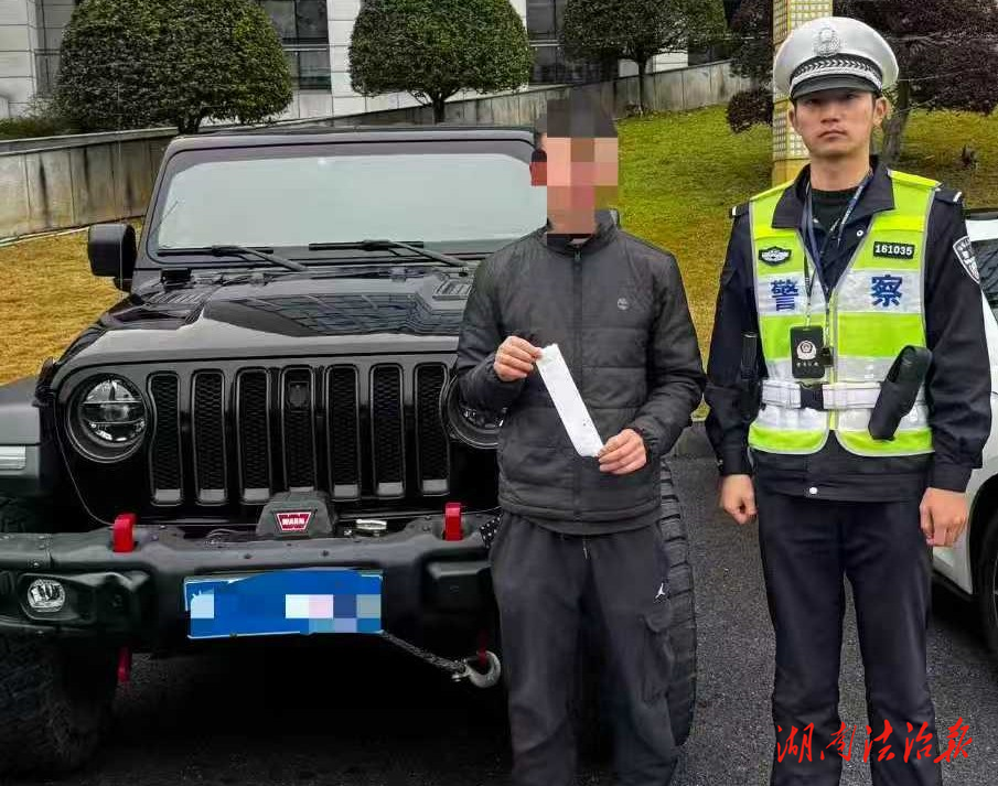 男子深夜路口“漂移炫技” 交警快速查處除隱患