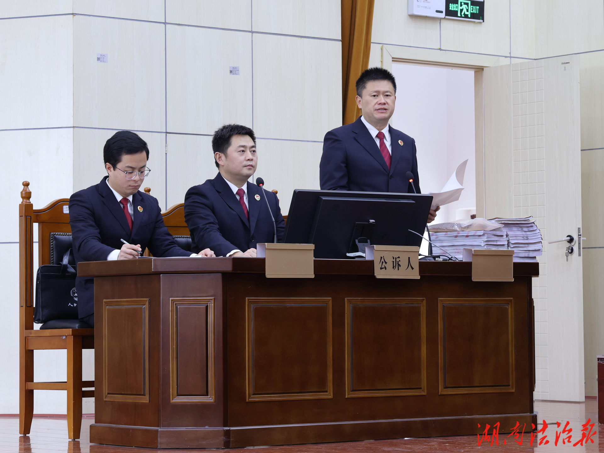 检察长出庭支持公诉，引领示范高质效办案