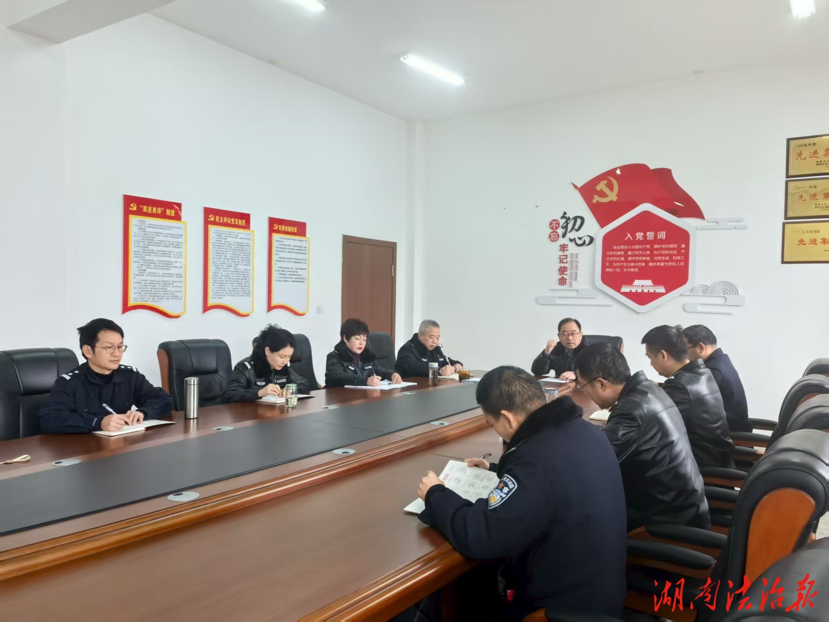 直面問(wèn)題“辣味足”緊扣時(shí)效抓落實(shí)