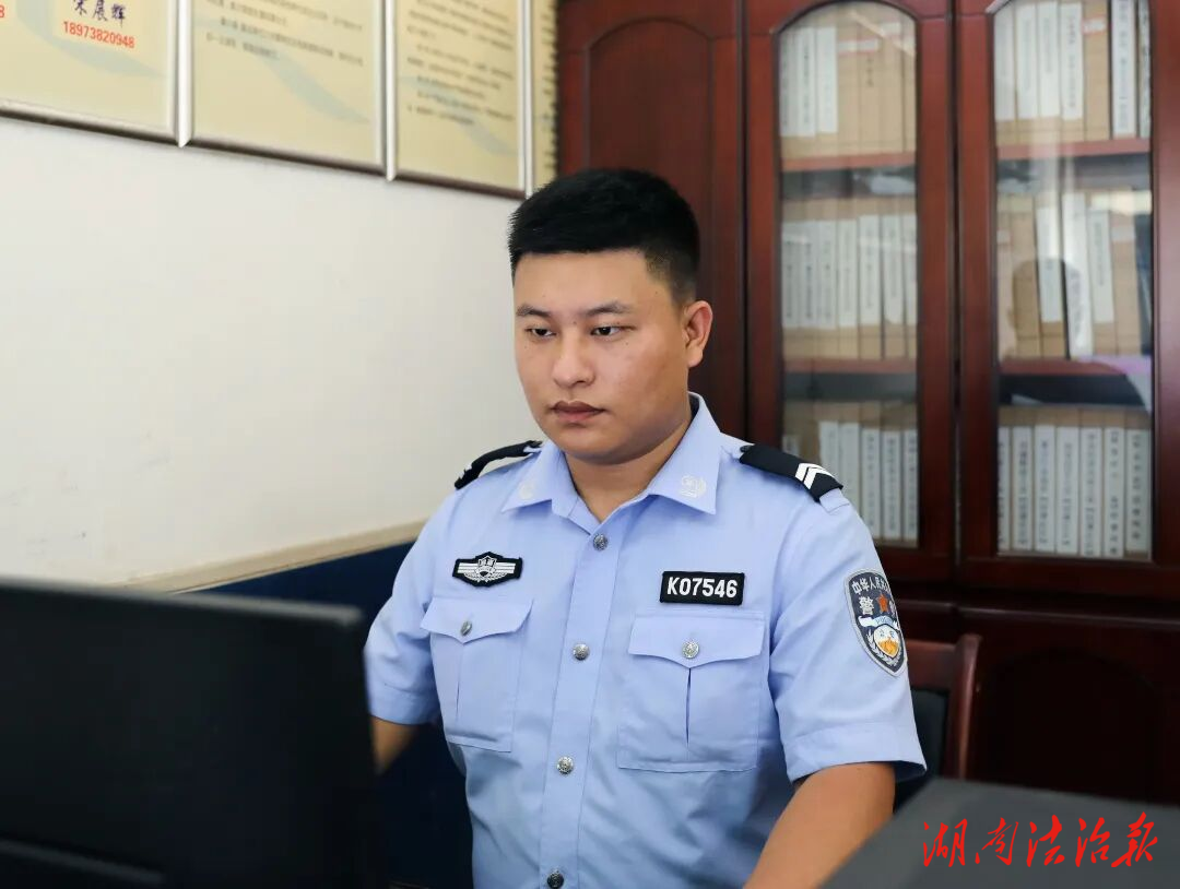 【全省優(yōu)秀警務(wù)輔助人員】 楊昂：扎根社區(qū)守初心 勇毅擔(dān)當(dāng)鑄忠誠(chéng)