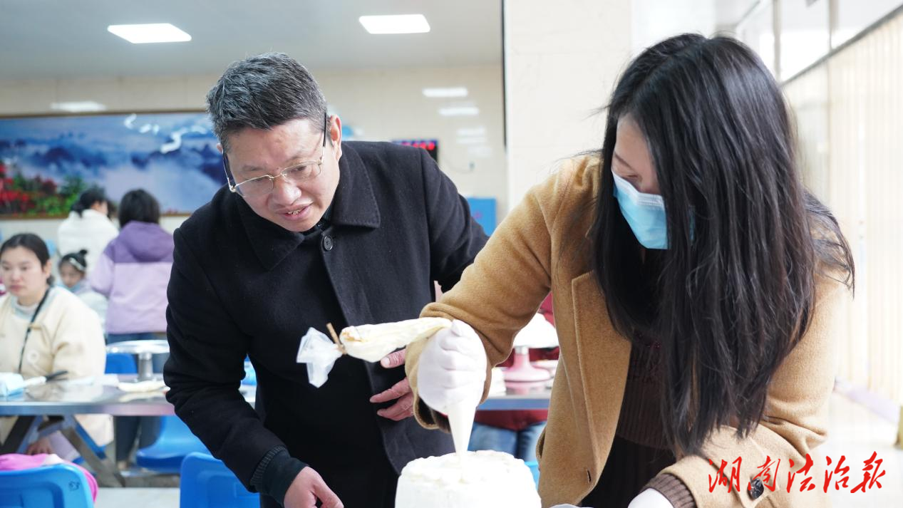 法徽闪耀映初心 巾帼巧手绽芳华——宁远县人民法院举办“三八”国际妇女节手工烘焙主题活动