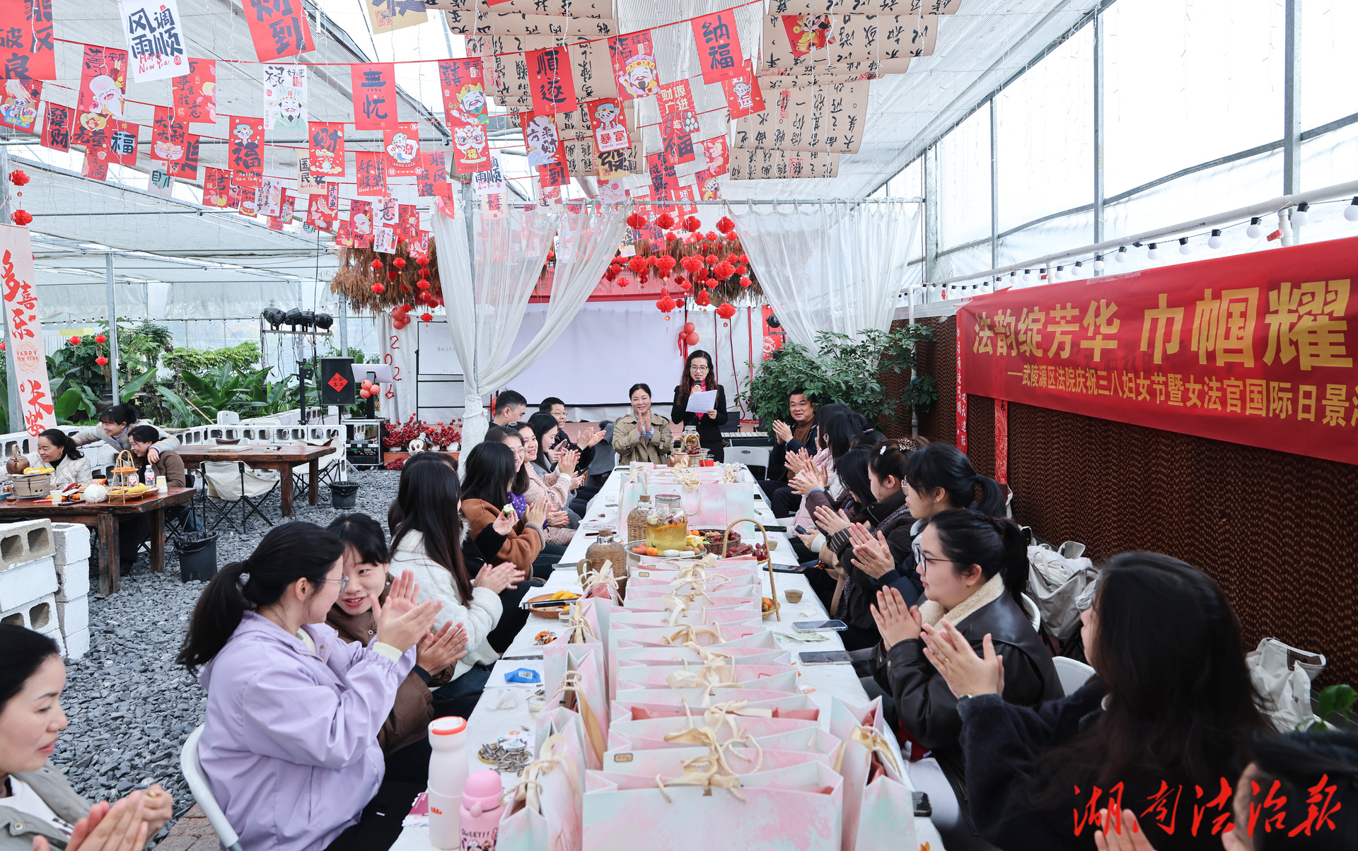 春光里的巾幗風(fēng)采  武陵源法院三八雅集紀(jì)實(shí)