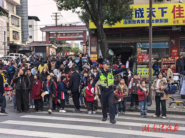 道县交警多举措护航开学季