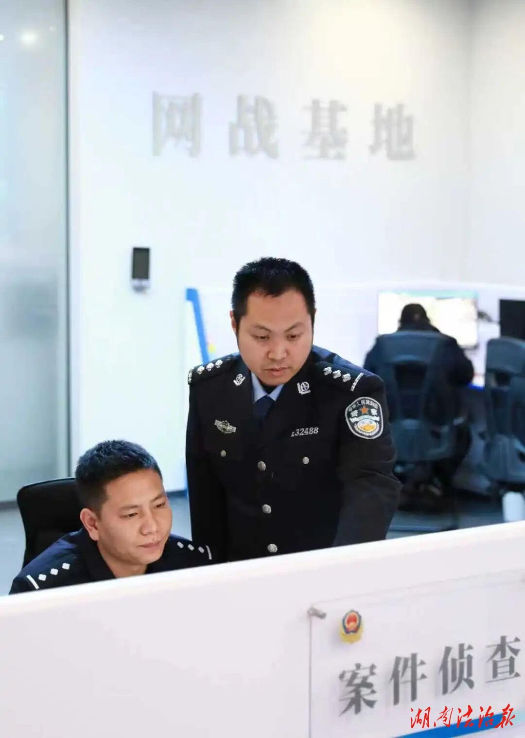 【全省優(yōu)秀人民警察】 劉立：以指尖技術(shù)為刃，在沒(méi)有硝煙的戰(zhàn)場(chǎng)披荊斬棘