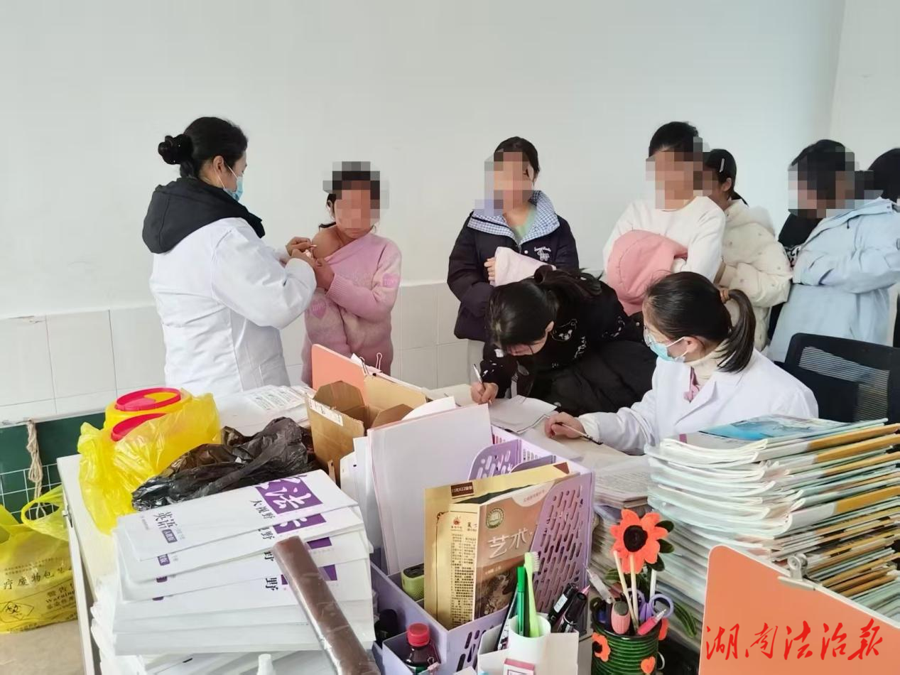 国家民生实事落地见效，祁阳市梅溪镇卫生院开展13岁女孩HPV疫苗免费接种进校园服务
