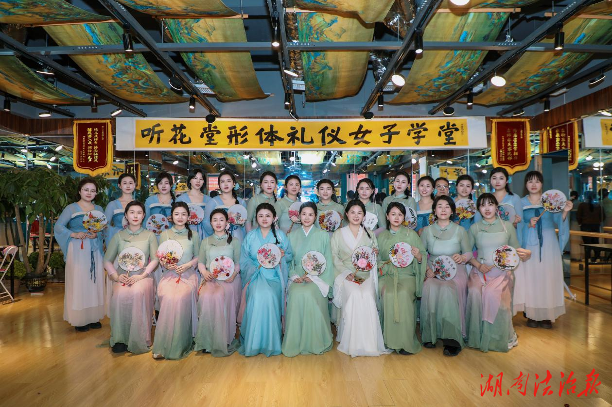 品古典雅韻 展巾幗風采 ——北塔區(qū)檢察院“三八”婦女節(jié)古風沙龍