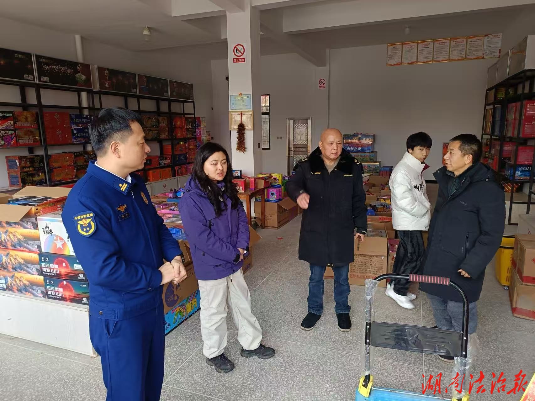 邵陽北塔消防聯(lián)合多部門深入轄區(qū)煙花爆竹銷售場所開展消防安全檢查