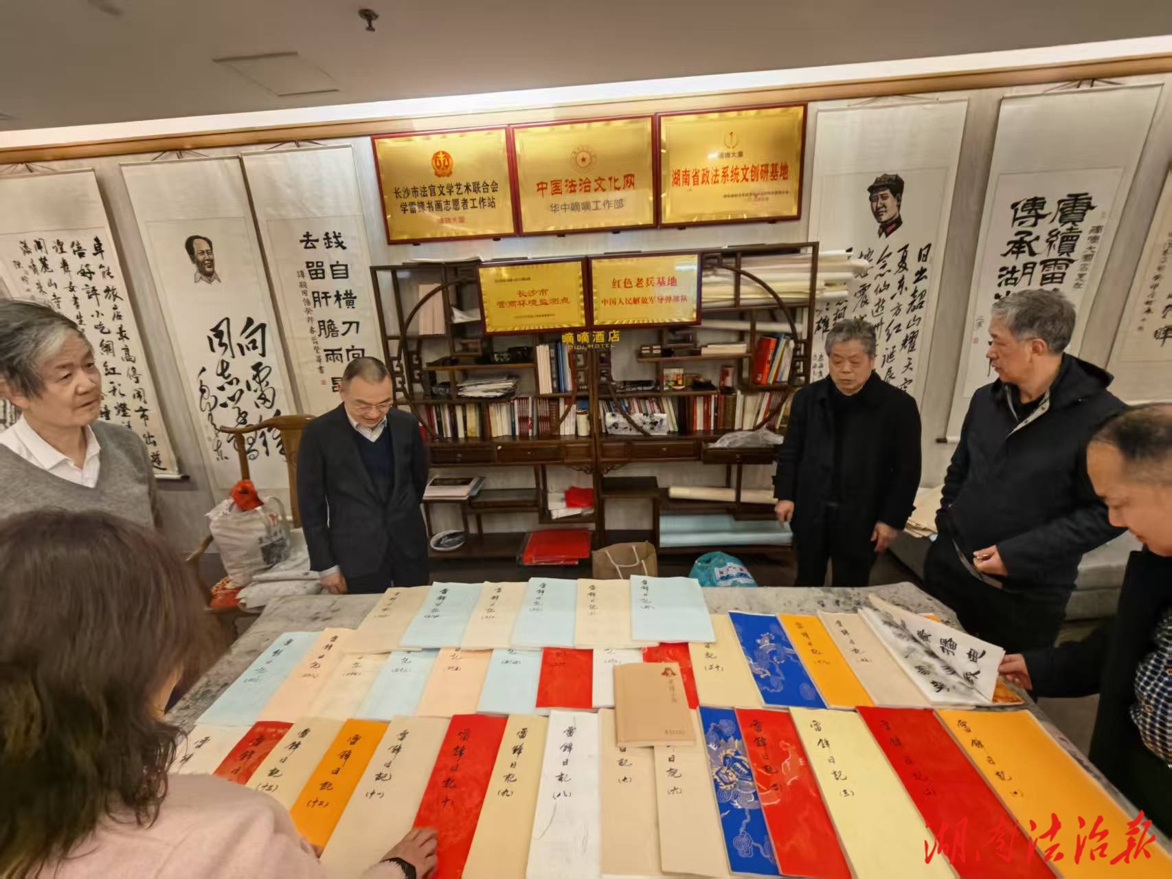 長沙退休法官吳志偉創(chuàng)作《雷鋒日記》書法作品三十五卷