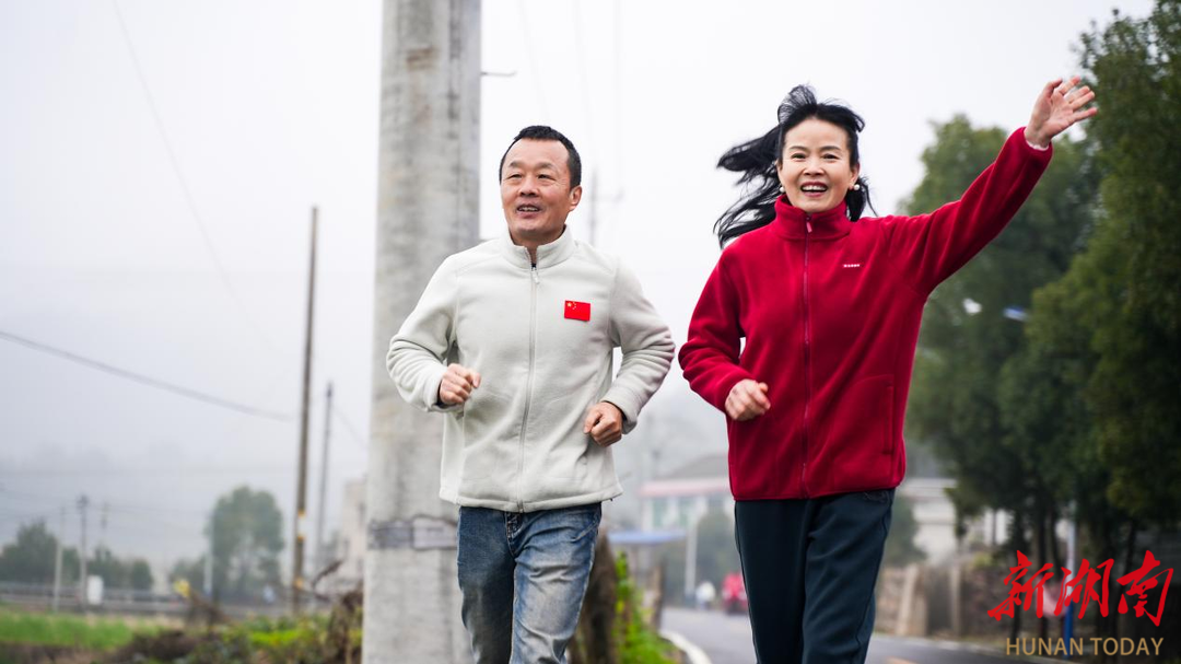 巾幗植綠 芳華添彩湖南熱跑團(tuán)與龍?zhí)拼骞矐c“三八”婦女節(jié)
