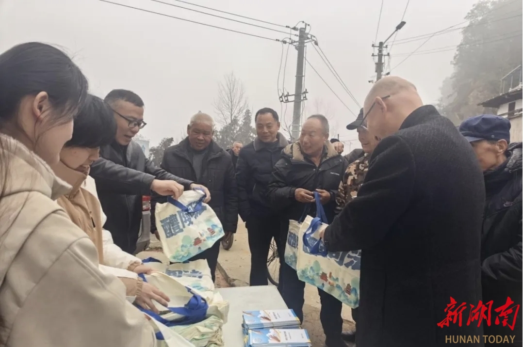 醴陵市法律援助中心：學(xué)雷鋒見(jiàn)行動(dòng) 志愿服務(wù)暖人心