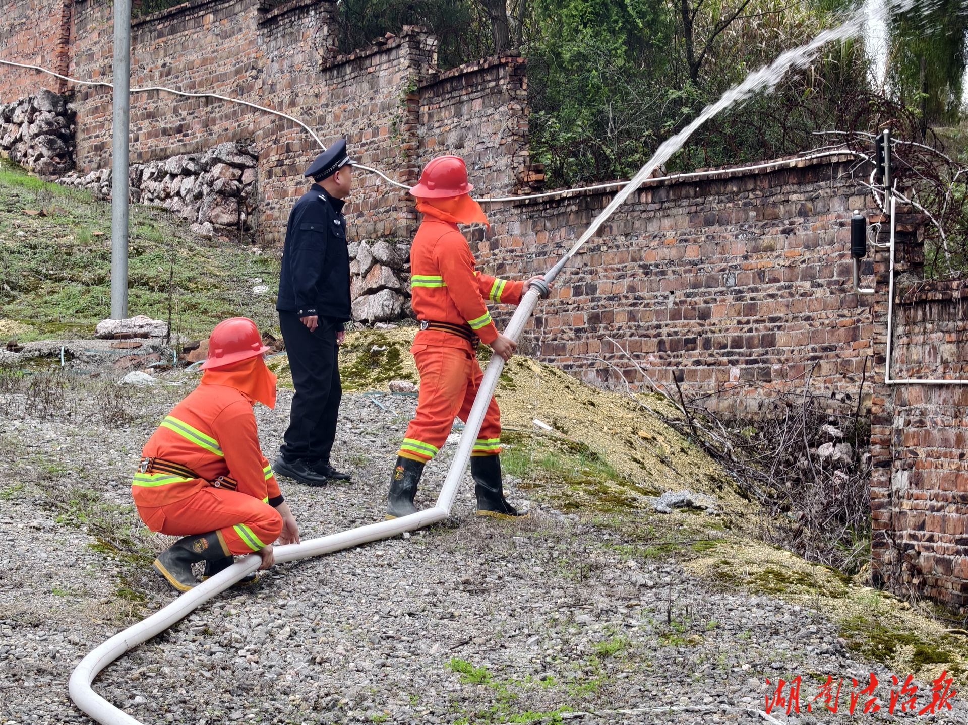 新田公安联合液化气站开展消防演练