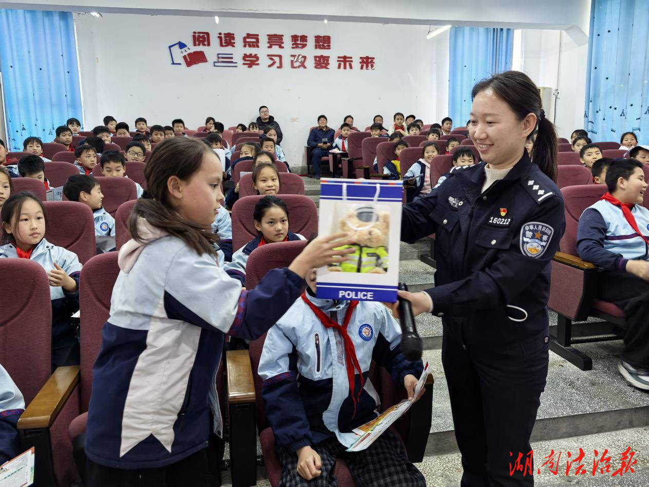 交通安全进校园  文明出行记心间