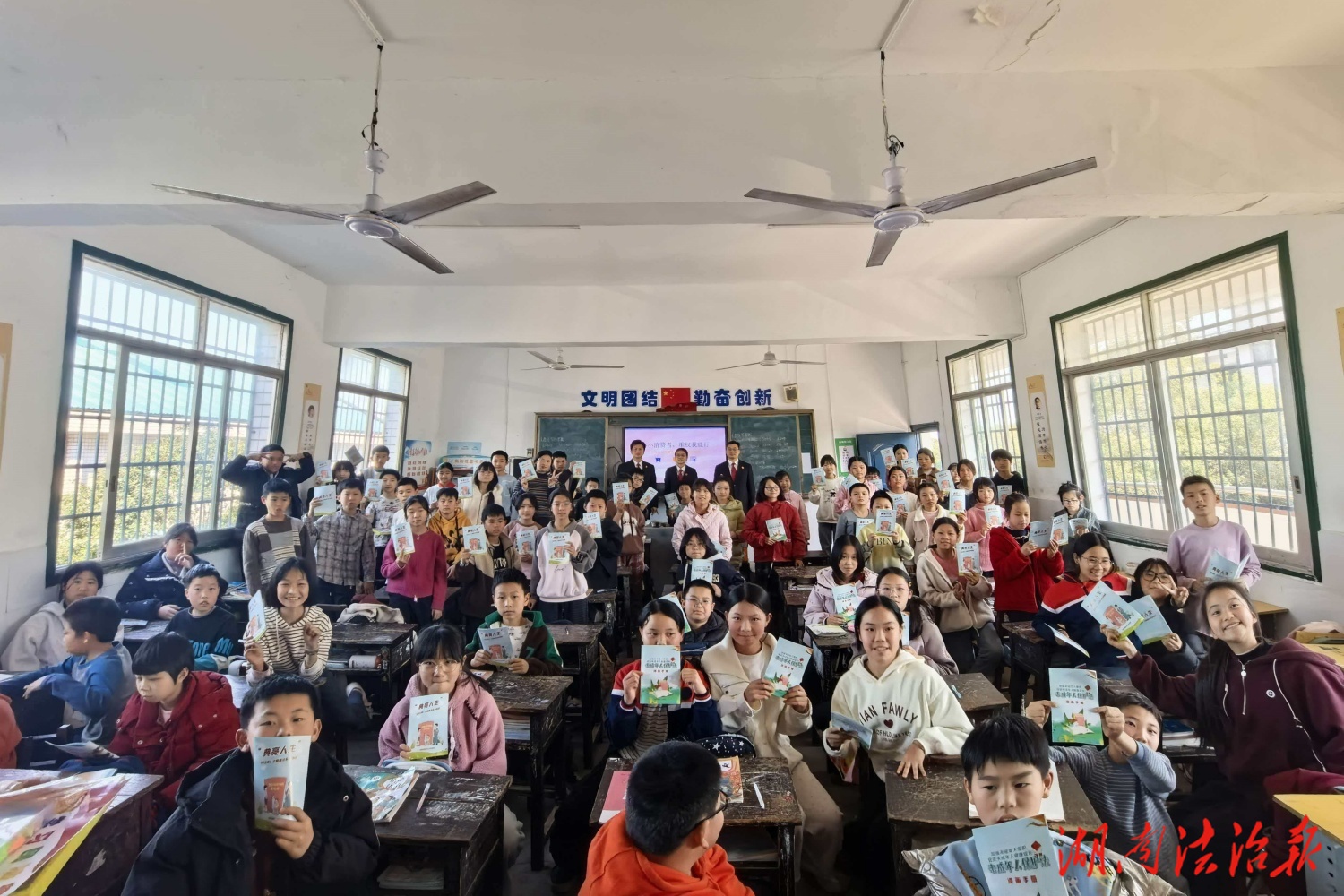 【3.15法治護(hù)成長】 赫山區(qū)法院少年法庭為未成年人撐起消費(fèi)維權(quán)“保護(hù)傘”