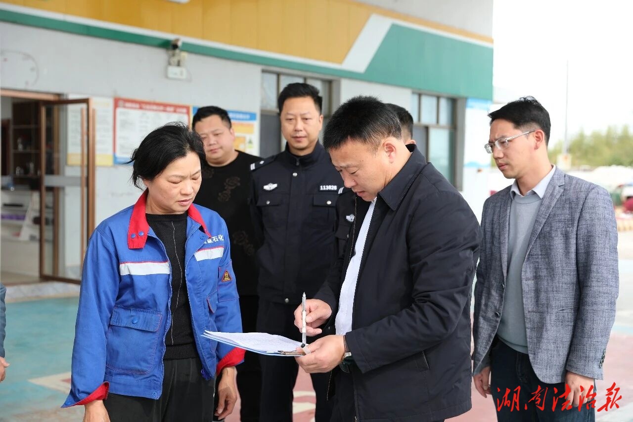 寧遠(yuǎn)縣人民政府副縣長(zhǎng)、縣公安局局長(zhǎng)葉棟賢帶隊(duì)到太平鎮(zhèn)調(diào)研安全生產(chǎn)、利劍護(hù)蕾等工作