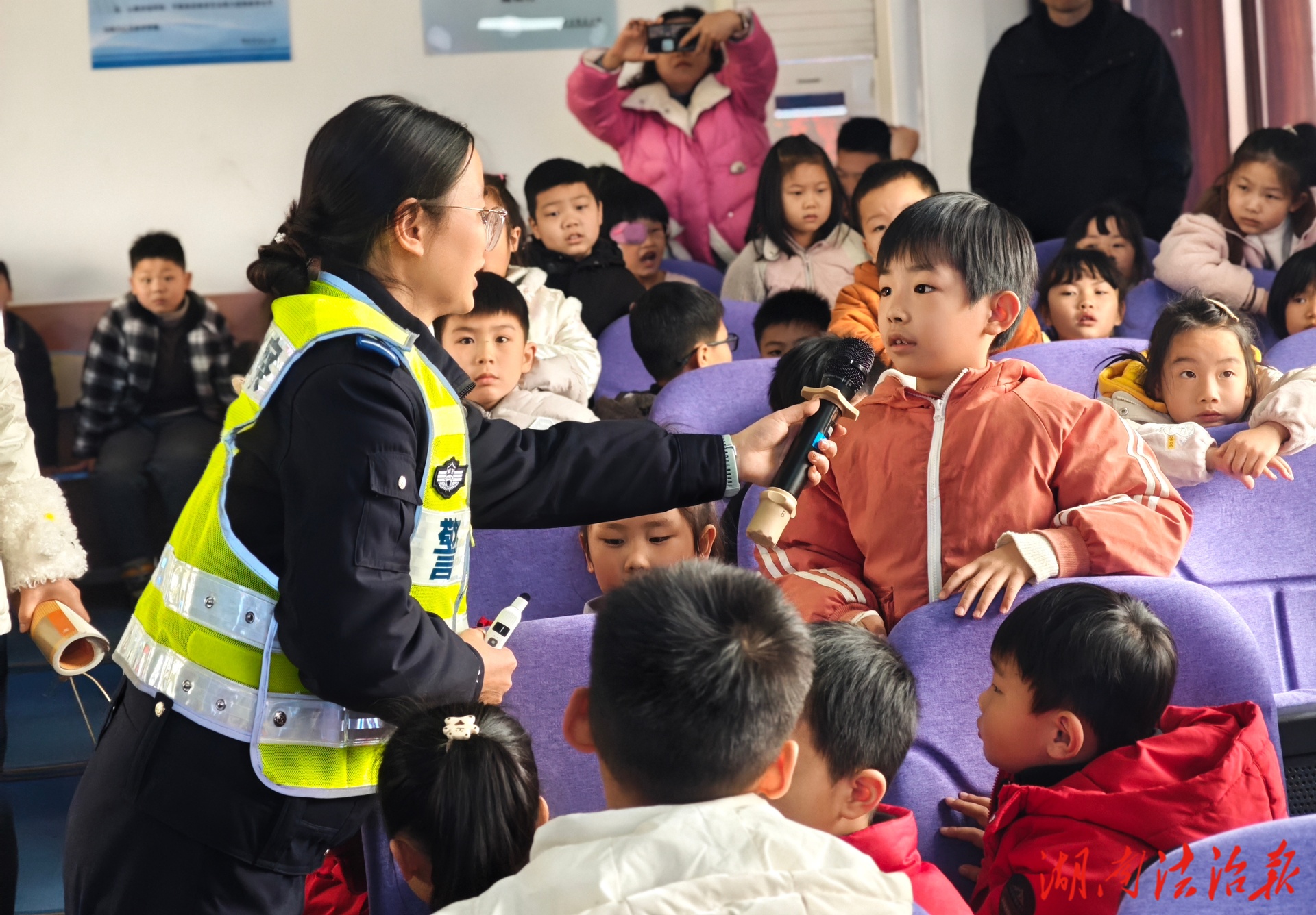 交通安全“開學(xué)第一課”走進(jìn)滑石小學(xué) 護(hù)航平安上學(xué)路