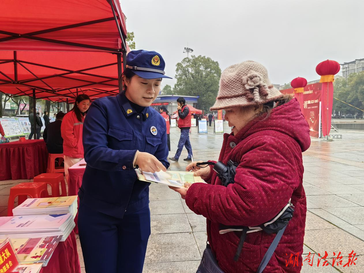 資陽區(qū)多部門聯(lián)合開展“3·15國際消費(fèi)者  權(quán)益日”宣傳活動(dòng)