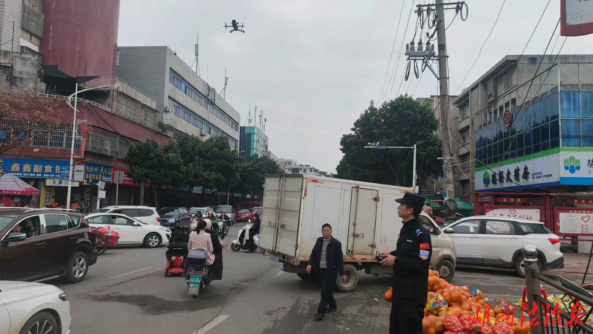 新田公安開展空地聯(lián)合疏導(dǎo) 筑牢道路安全防線