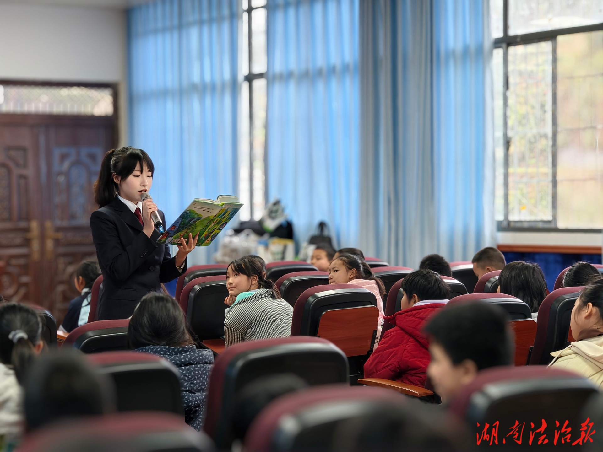 古丈檢察：為茶鄉(xiāng)孩子送上“護苗?綠書簽”