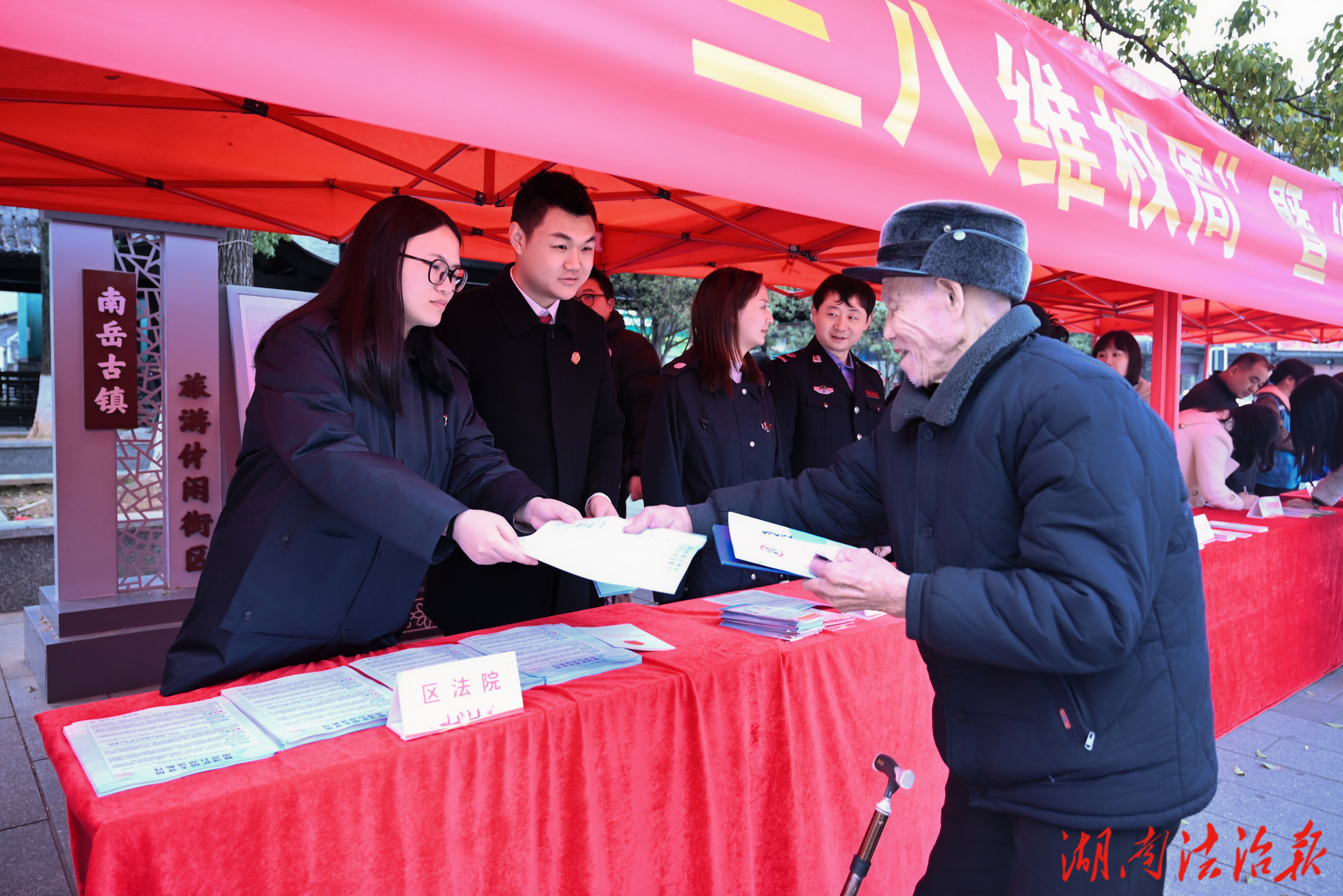 守護(hù)“她”權(quán)益 護(hù)航“蕾”綻放