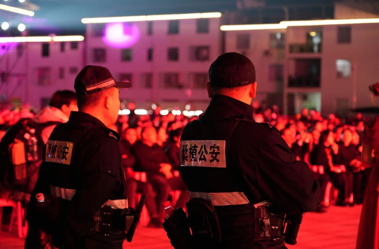 文旅融合警相隨，燈火輝煌護(hù)平安