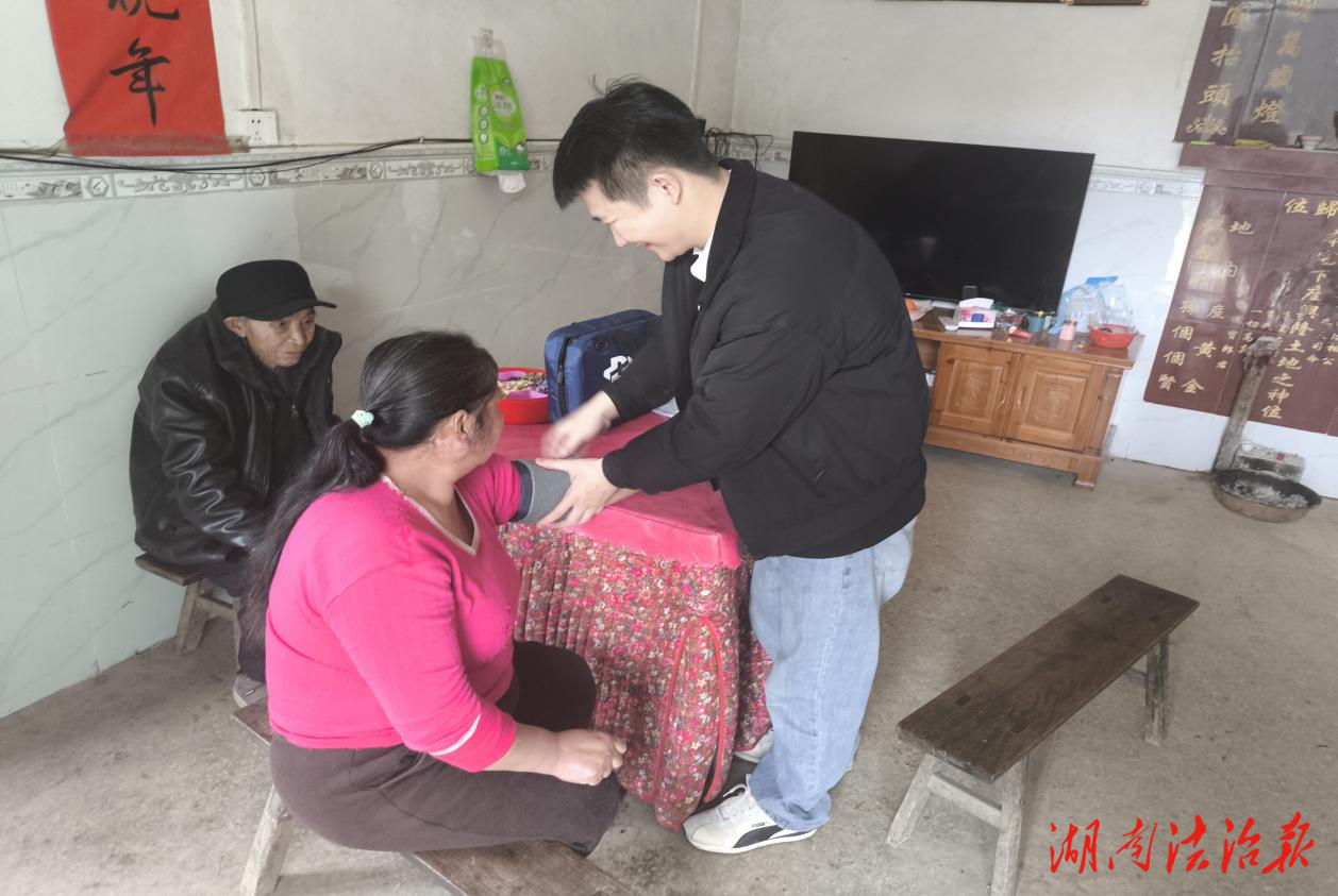 道縣洪塘營(yíng)瑤族鄉(xiāng)衛(wèi)生院：徒步進(jìn)山送服務(wù) 公衛(wèi)惠民暖民心