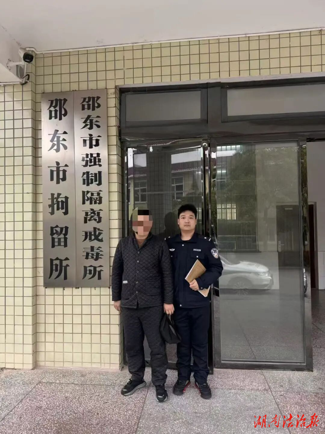 【冬春攻势】凌晨贴涉诈涉黄小广告 邵东公安：拿下！