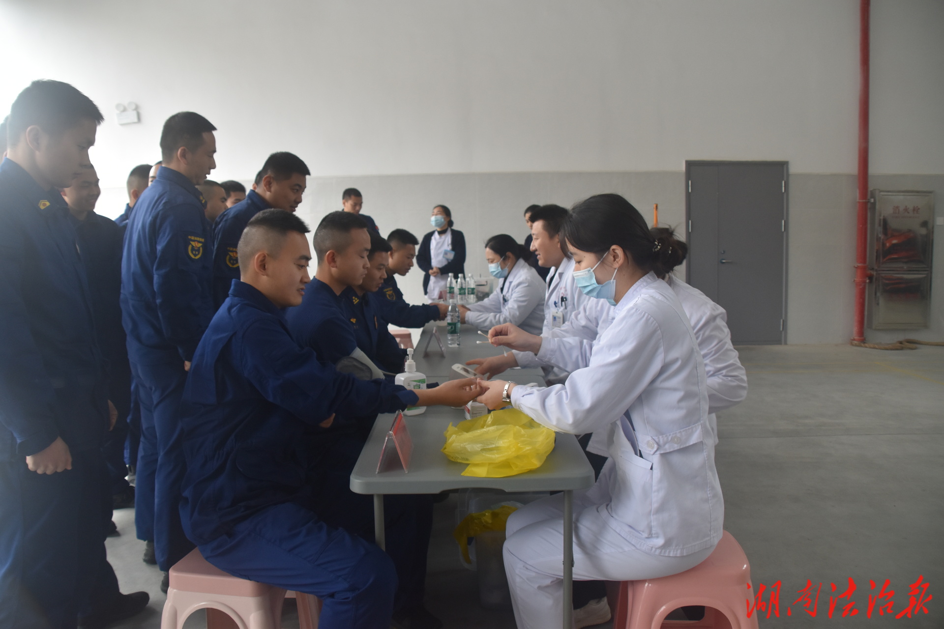 邵陽市中醫(yī)院專家團走進雙清消防開展義診科普活動