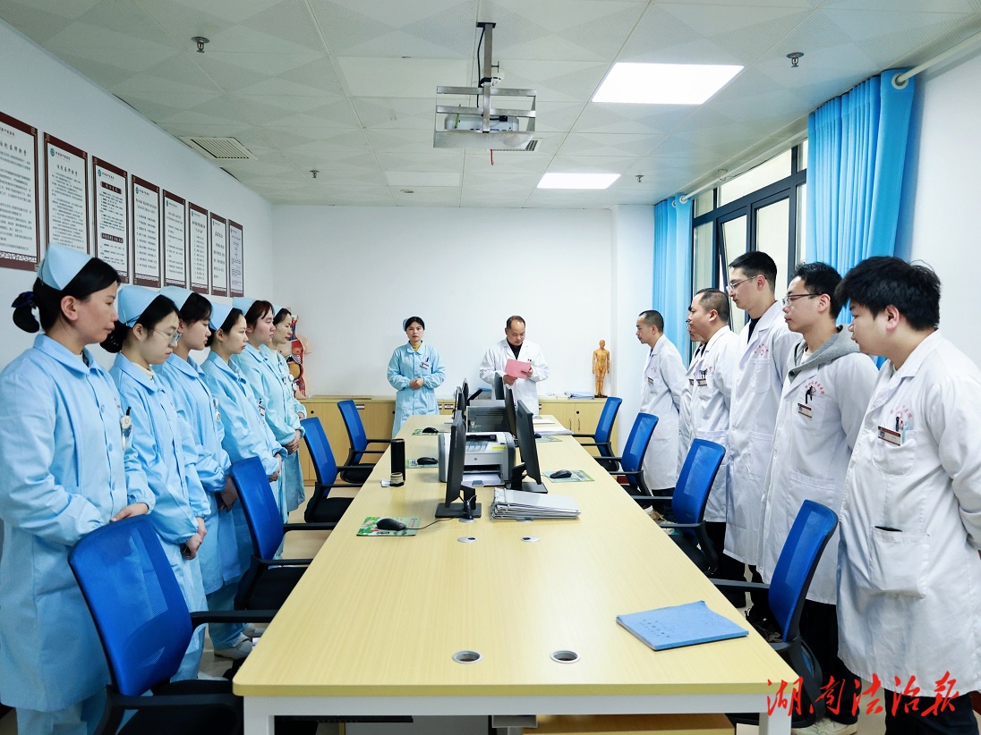 以微創(chuàng)之術，踐仁心之道——記新田縣中醫(yī)醫(yī)院外一科主任鄧勇軍