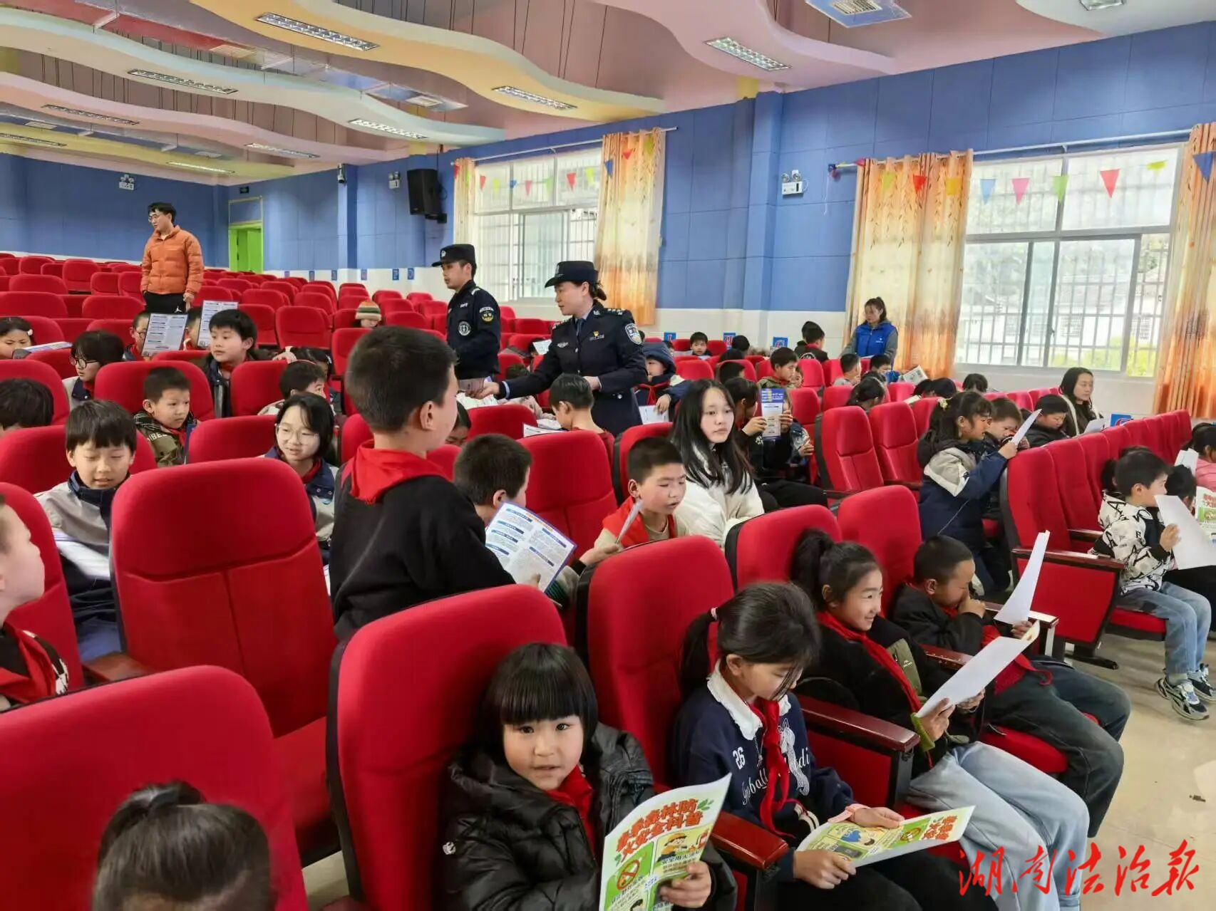 警校聯(lián)動筑防線 反詐宣傳護(hù)成長