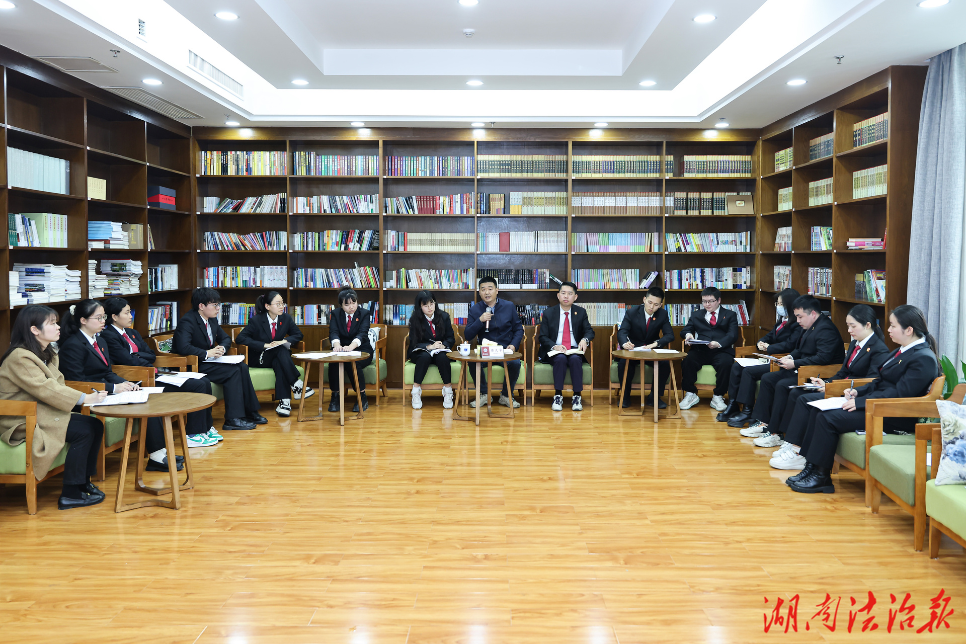張家界中院開展2026年第一次青年理論學(xué)習(xí)小組集體研討活動