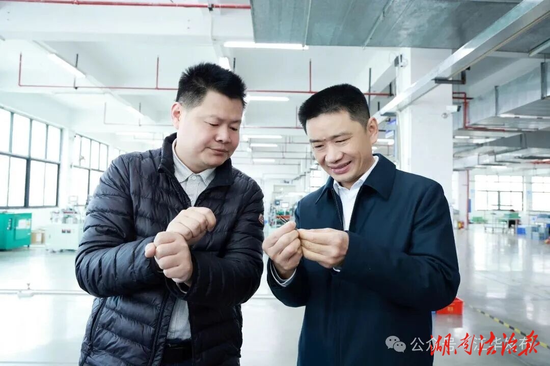 袁章中在園區(qū)調(diào)研民營(yíng)企業(yè)高質(zhì)量發(fā)展工作