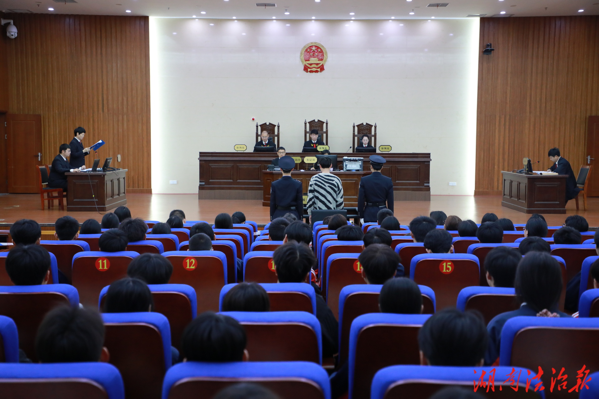 宜章检察：观摩庭审“零距离” 以案为鉴鸣警钟