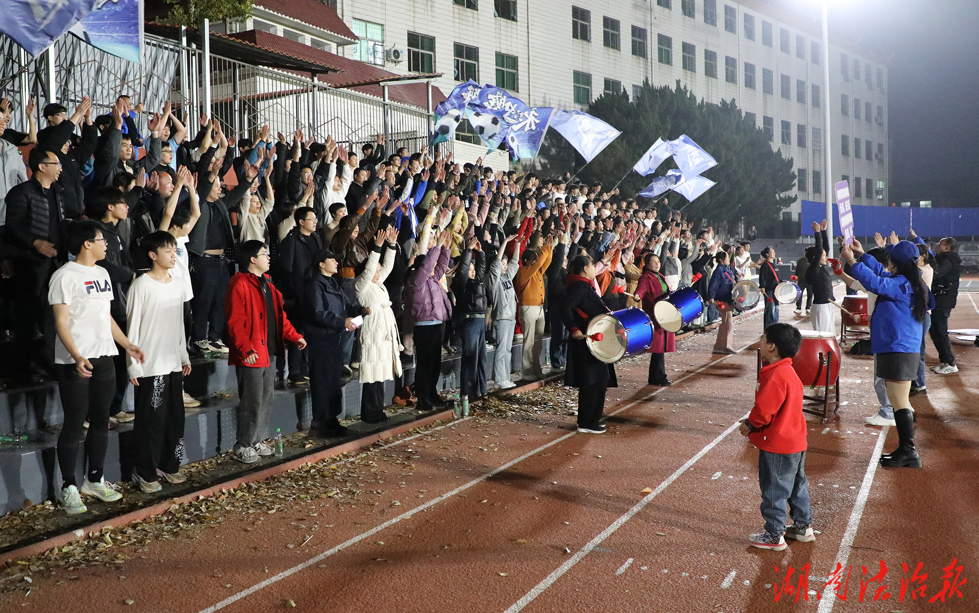 新田球迷熱血備戰(zhàn)“永超”：戰(zhàn)歌嘹亮 蓄勢(shì)待發(fā)