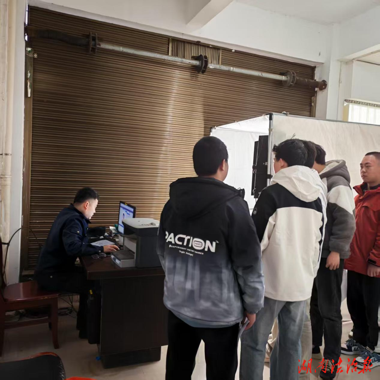 龙山县公安局里耶派出所：上门办证暖人心 护航学子“证”当时