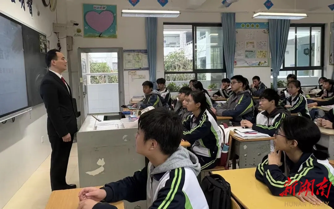 春风润桃李，法治“声”入人心