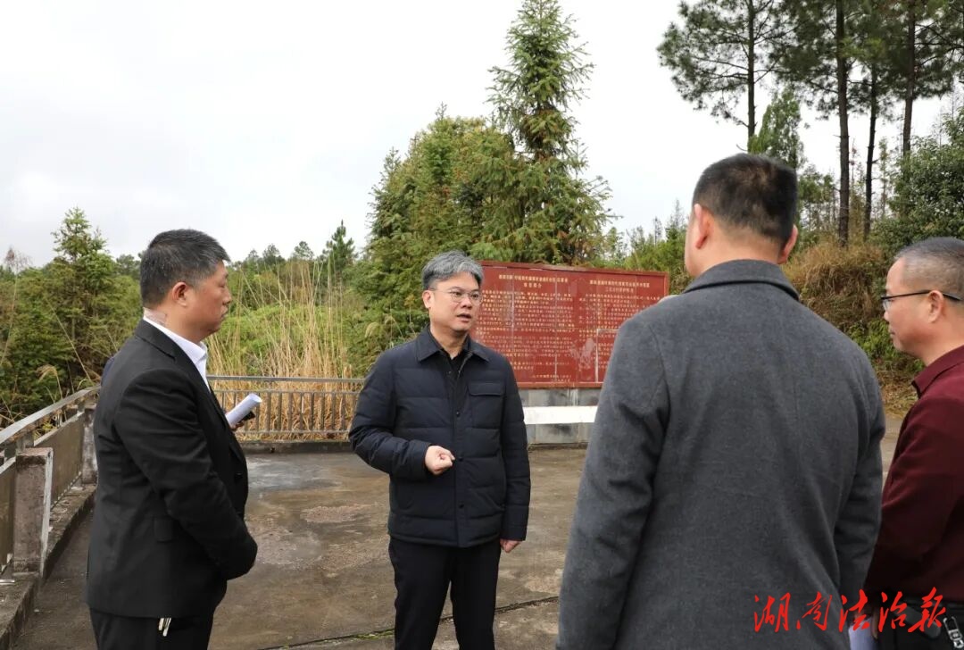 陳雄調研早稻育秧和烤煙生產工作