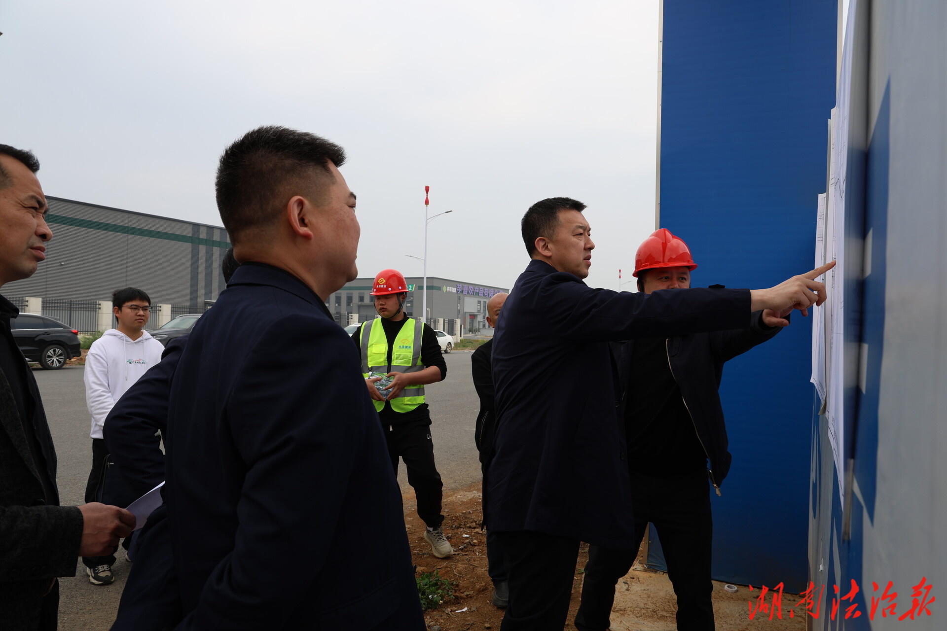 李群輝調(diào)研企業(yè)發(fā)展和“三類”重點項目建設(shè)工作