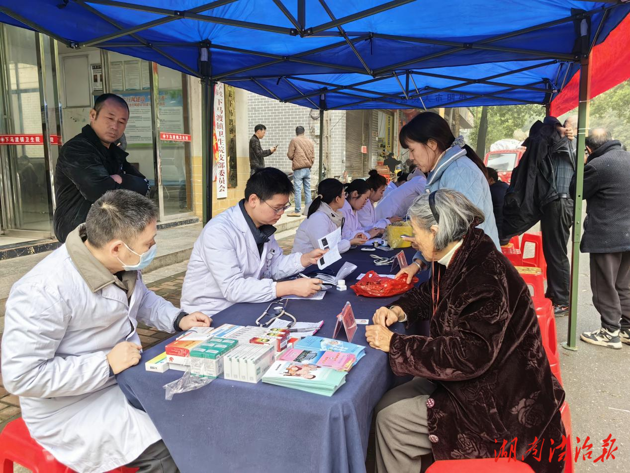 市镇联动强基层 医共体建设惠民生 ——牵头医院赴下马渡镇开展大型义诊及家医签约活动