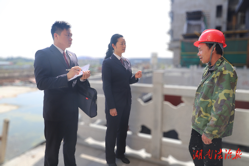 为建筑工人系紧工伤“安全绳”  ——汨罗检察以公益诉讼监督建筑工地农民工工伤保险权益