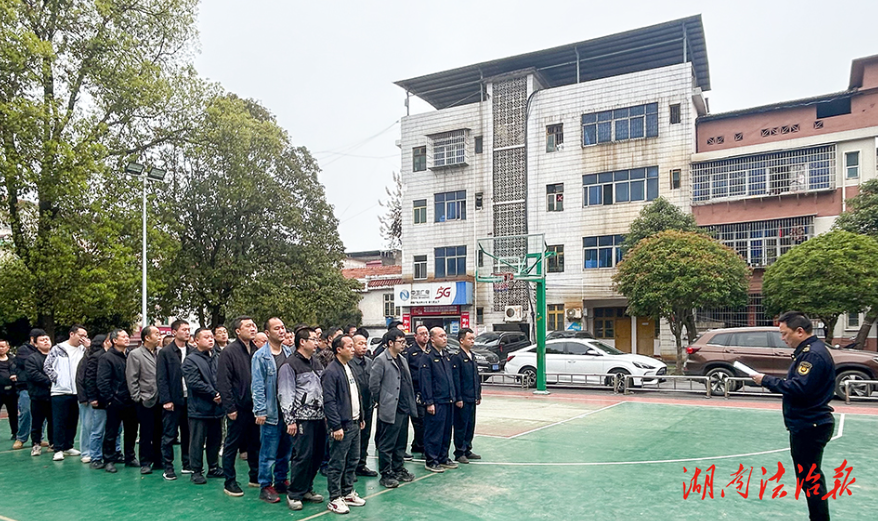 泸溪县浦市镇开展城区综合整治执法行动