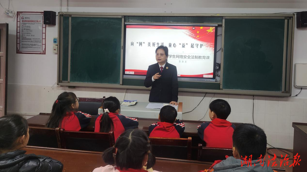 护“未”成长 “网”事无忧  ——南县检察院持续开展法治巡讲进校园活动