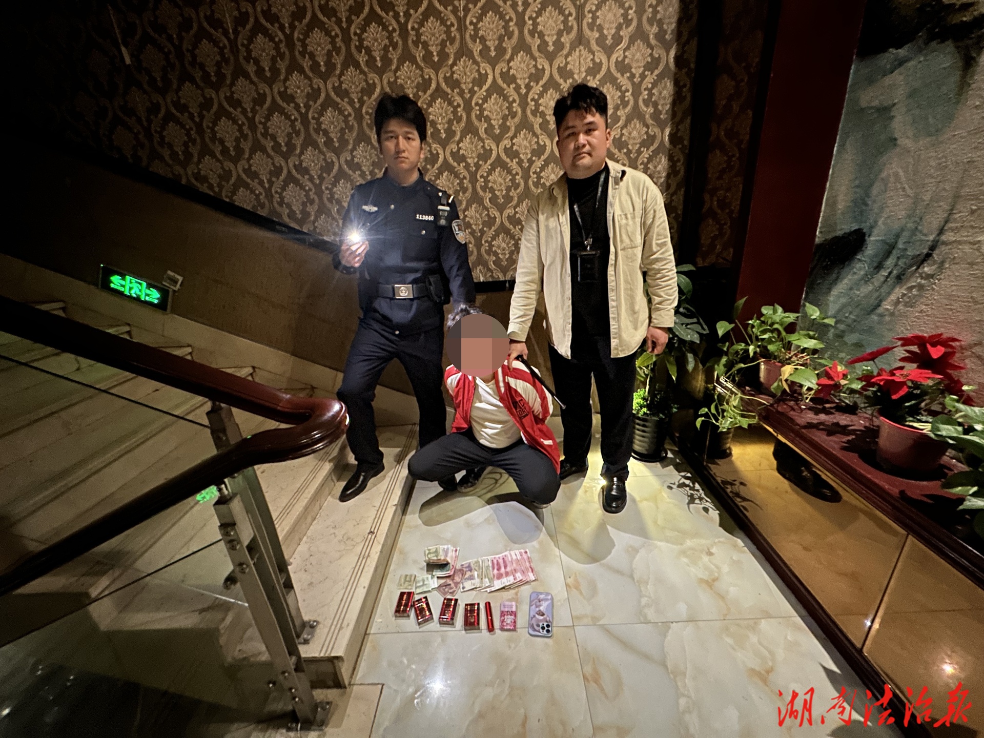 【一打二防三整治】家門口也碰運(yùn)氣？民警6小時(shí)人贓并獲