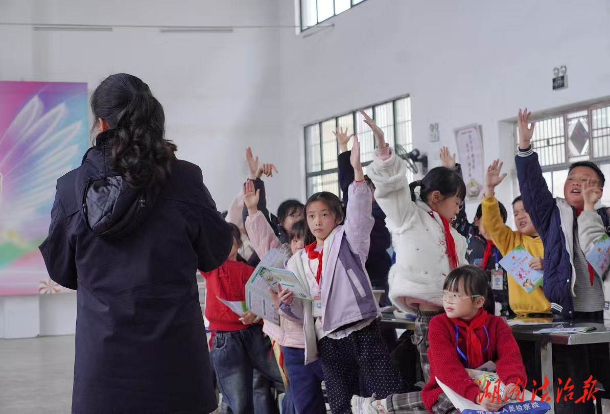 检爱护航开学季 法治阳光满校园——桃源县人民检察院"送法进校园"暨"开学第一课"活动纪实