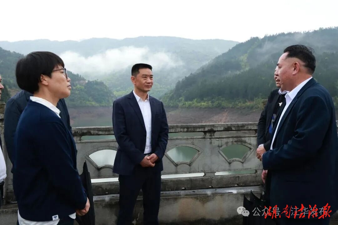 袁章中在鄉(xiāng)鎮(zhèn)調(diào)研防汛保安工作