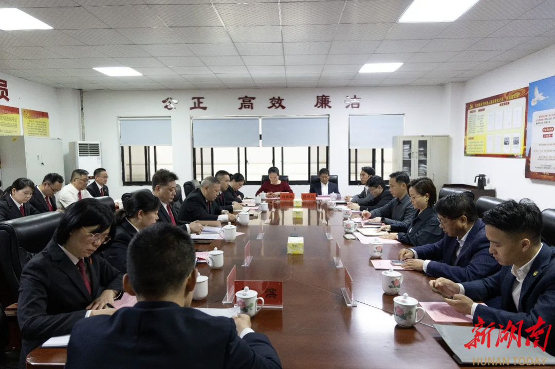 不避問題、當(dāng)場回應(yīng) 株洲中院召開企業(yè)家座談會(huì)