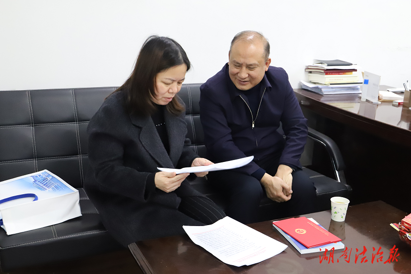 共話法治發(fā)展 ——雙牌縣檢察院檢察長(zhǎng)劉建勛走訪全國人大代表鄧華